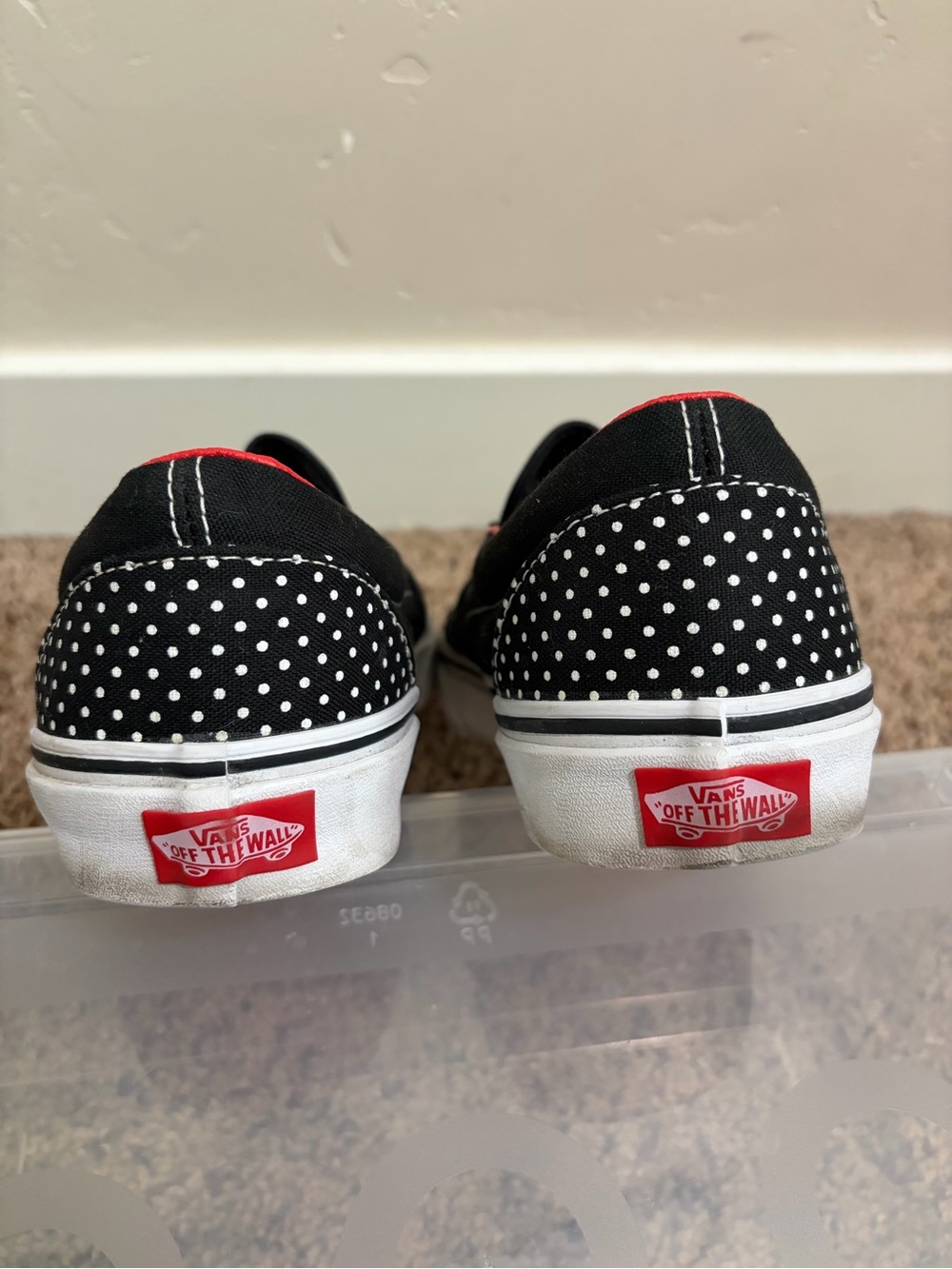 Vans Classic Slip-on Hello Kitty Polka Dot Sneakers Women's Size 8.5 - Picture 4 of 7
